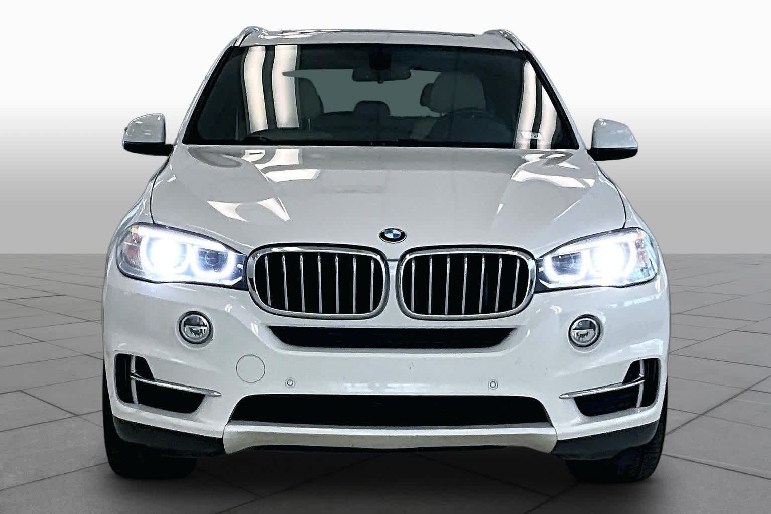 Used 2017 Alpine White BMW sDrive35i image 3