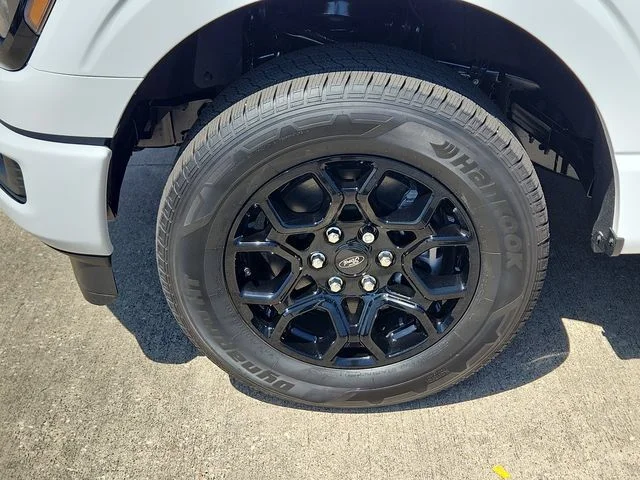 New 2026 Oxford White Ford XLT image 22