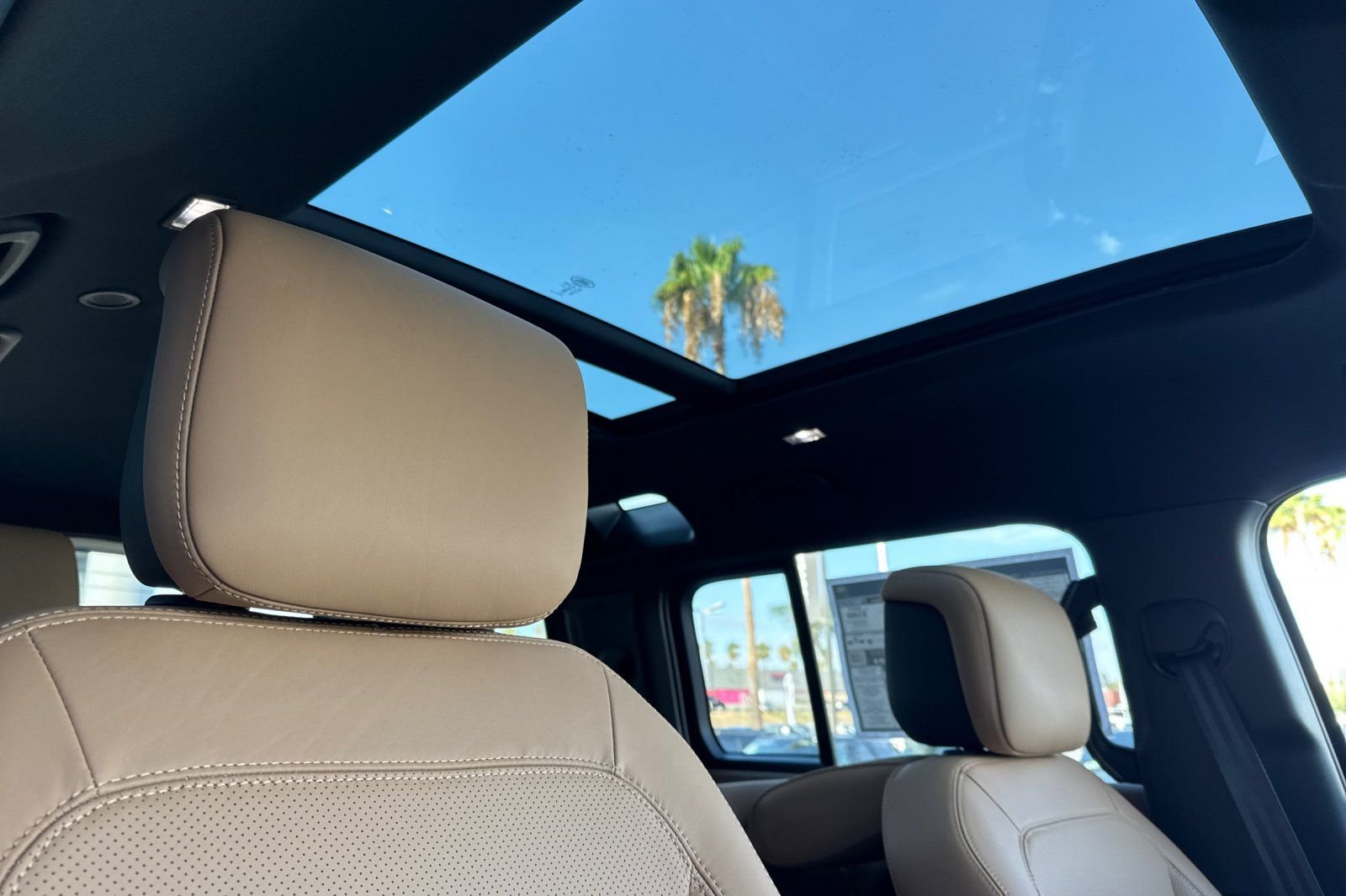 New 2026 Santorini Black Land Rover S image 18