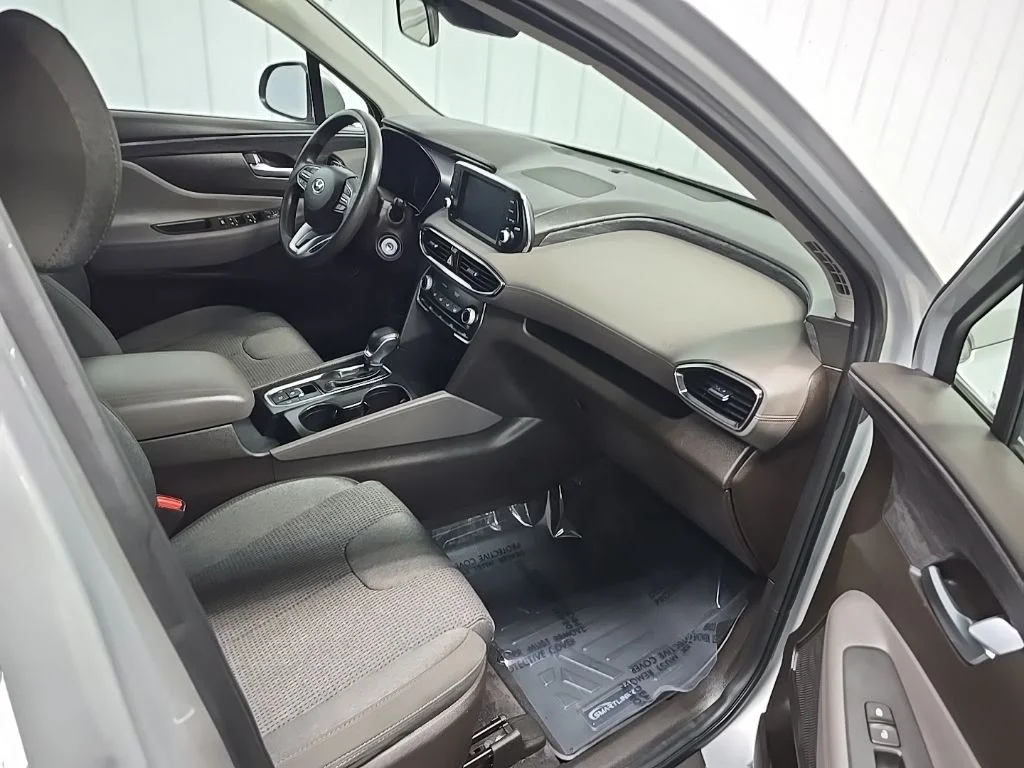 Used 2019 Silver Hyundai SE image 15