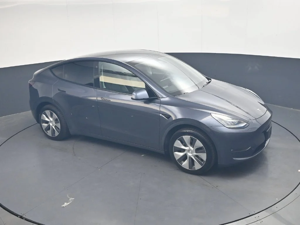 Used 2021  Tesla Long Range image 14