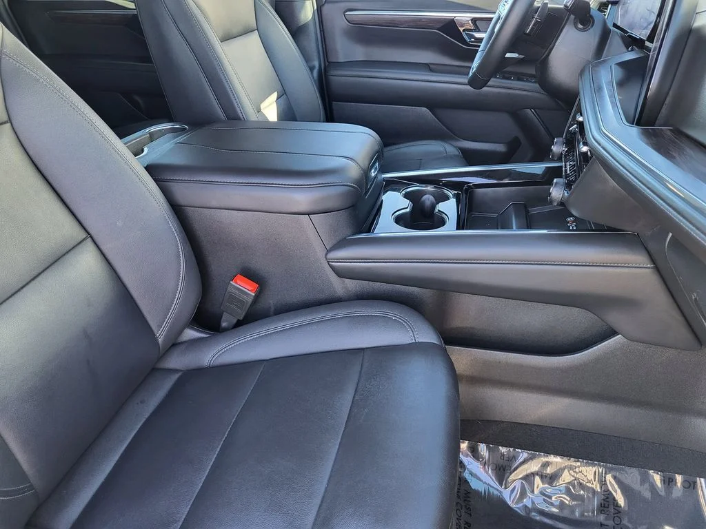Used 2025 Lakeshore Blue Metallic Chevrolet LT image 10