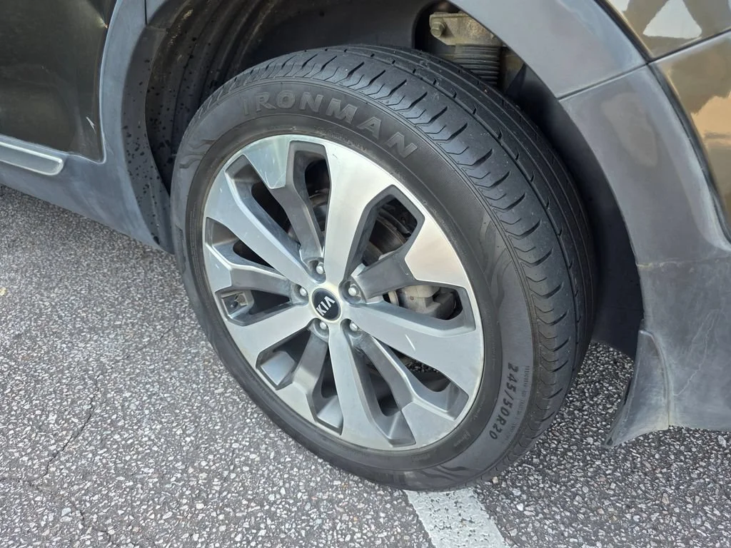 Used 2020 Green Kia S image 32