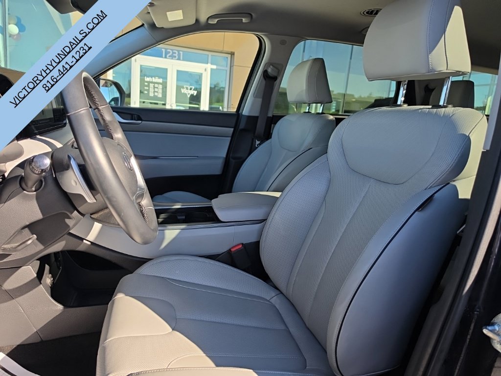 Used 2025 White Hyundai SEL image 13