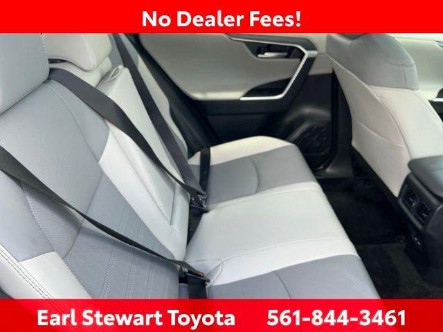 Certified Used 2024 WIND CHILL PEARL Toyota  image 33