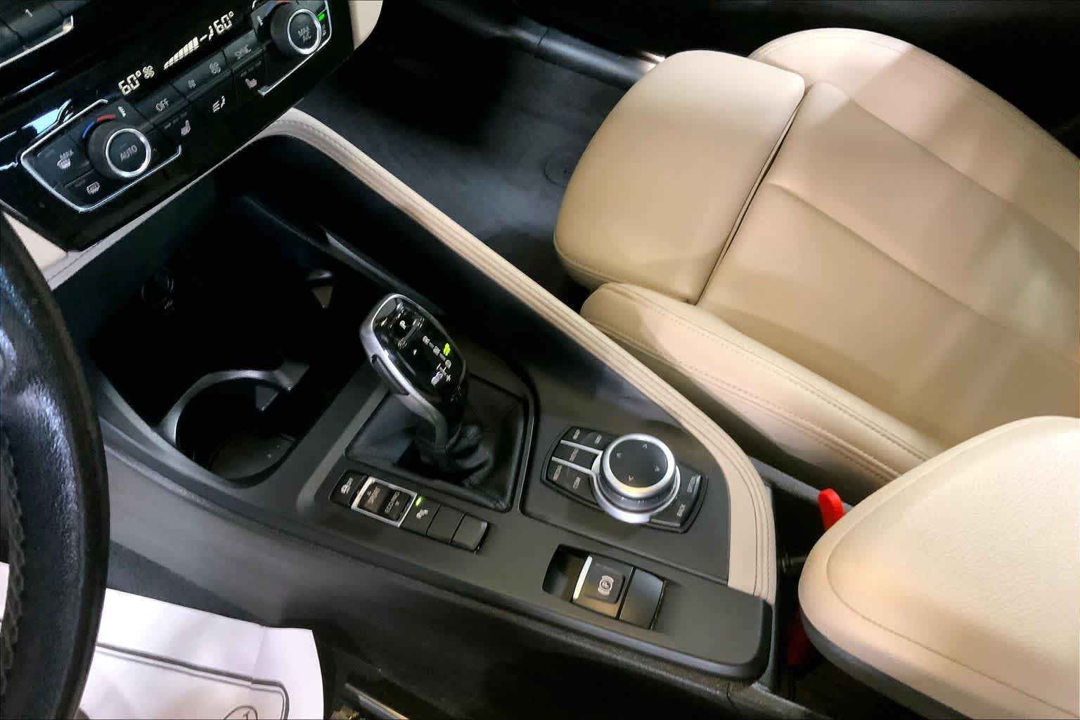 Used 2022 Jet Black BMW sDrive28i image 17