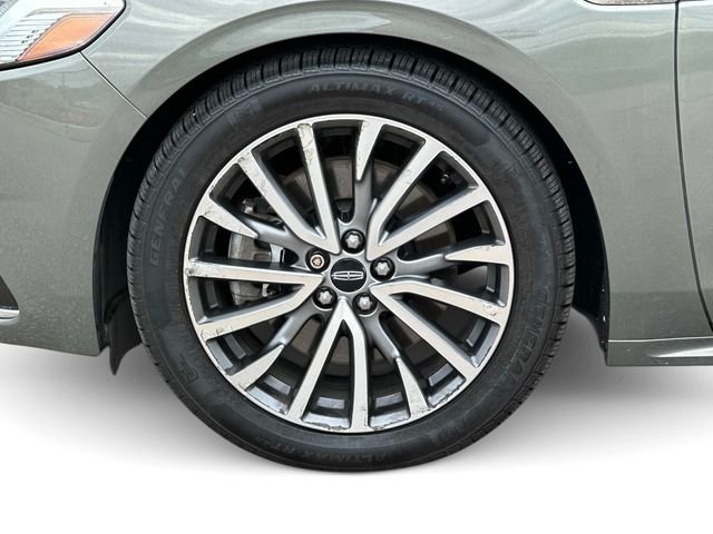 Used 2017 Green Lincoln Select image 8
