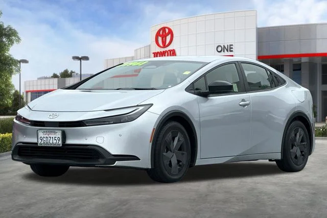 Used 2023  Toyota LE image 9