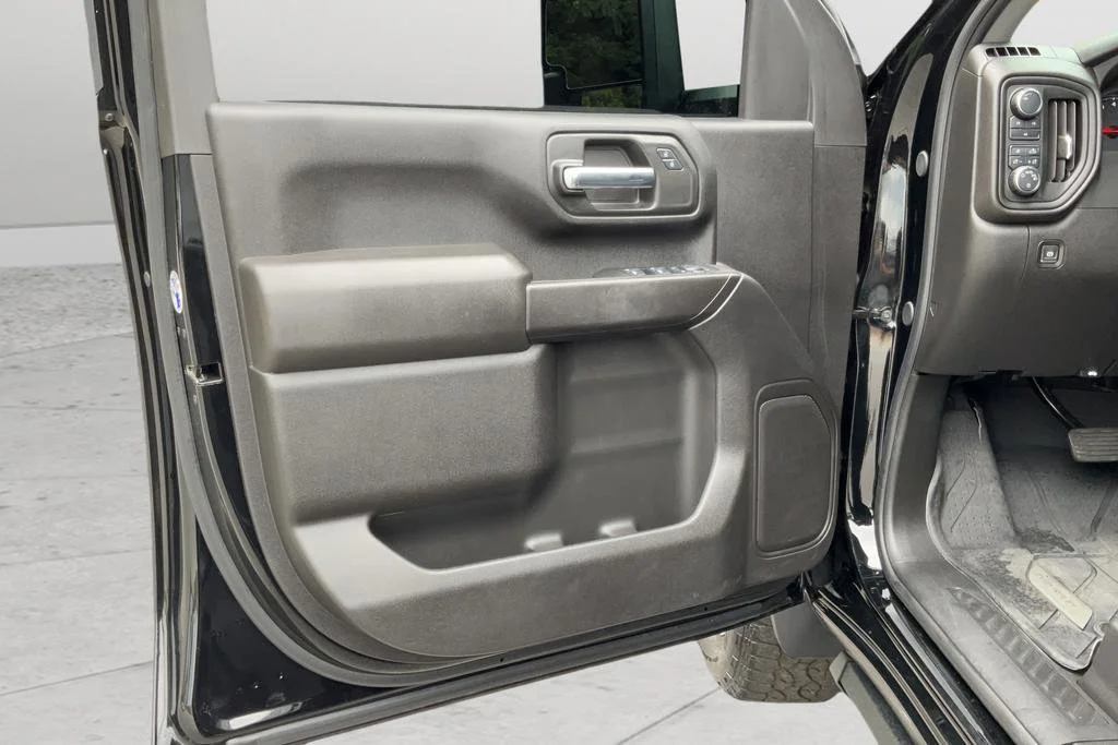 2025 Chevrolet Silverado 2500HD Custom - Photo 11