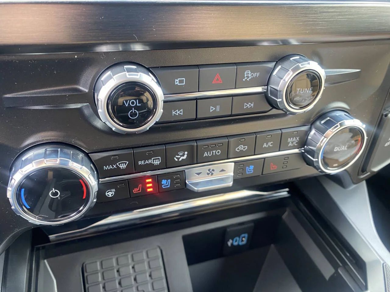 New 2026 Star White Metallic Tri-Coat Ford F-250® Lariat® image 24