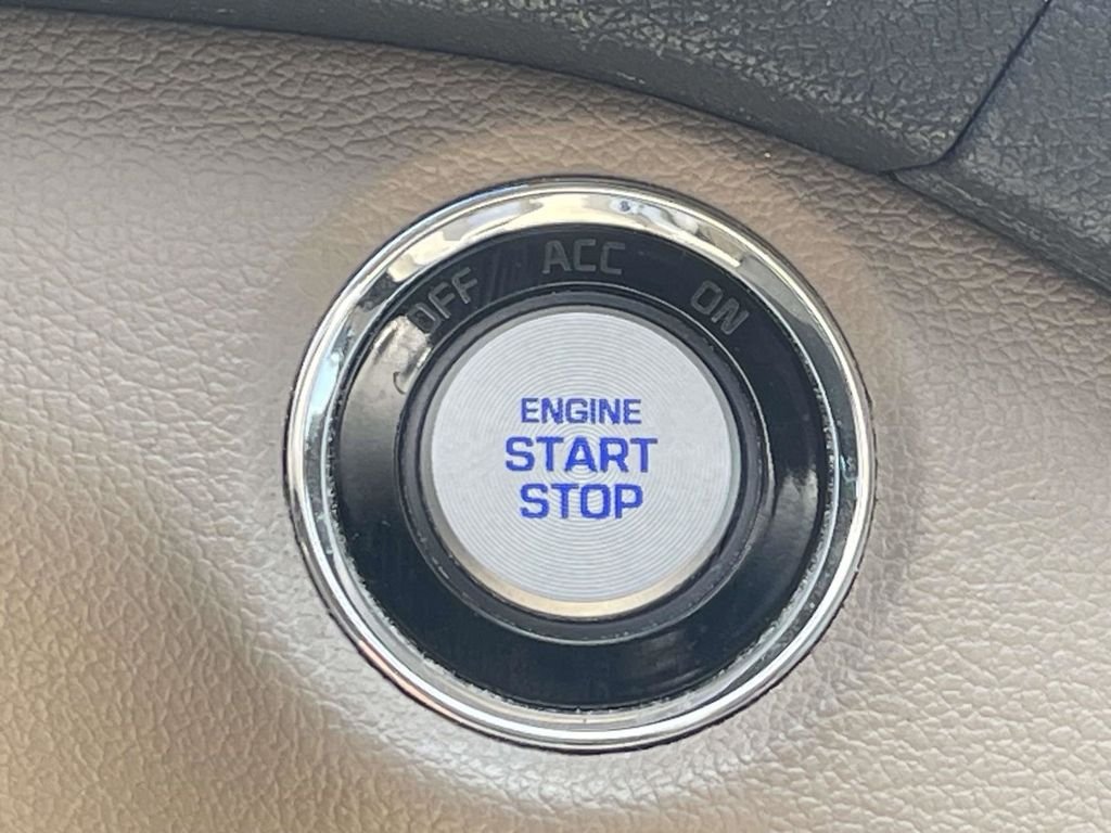 Used 2018 White Hyundai Value image 29