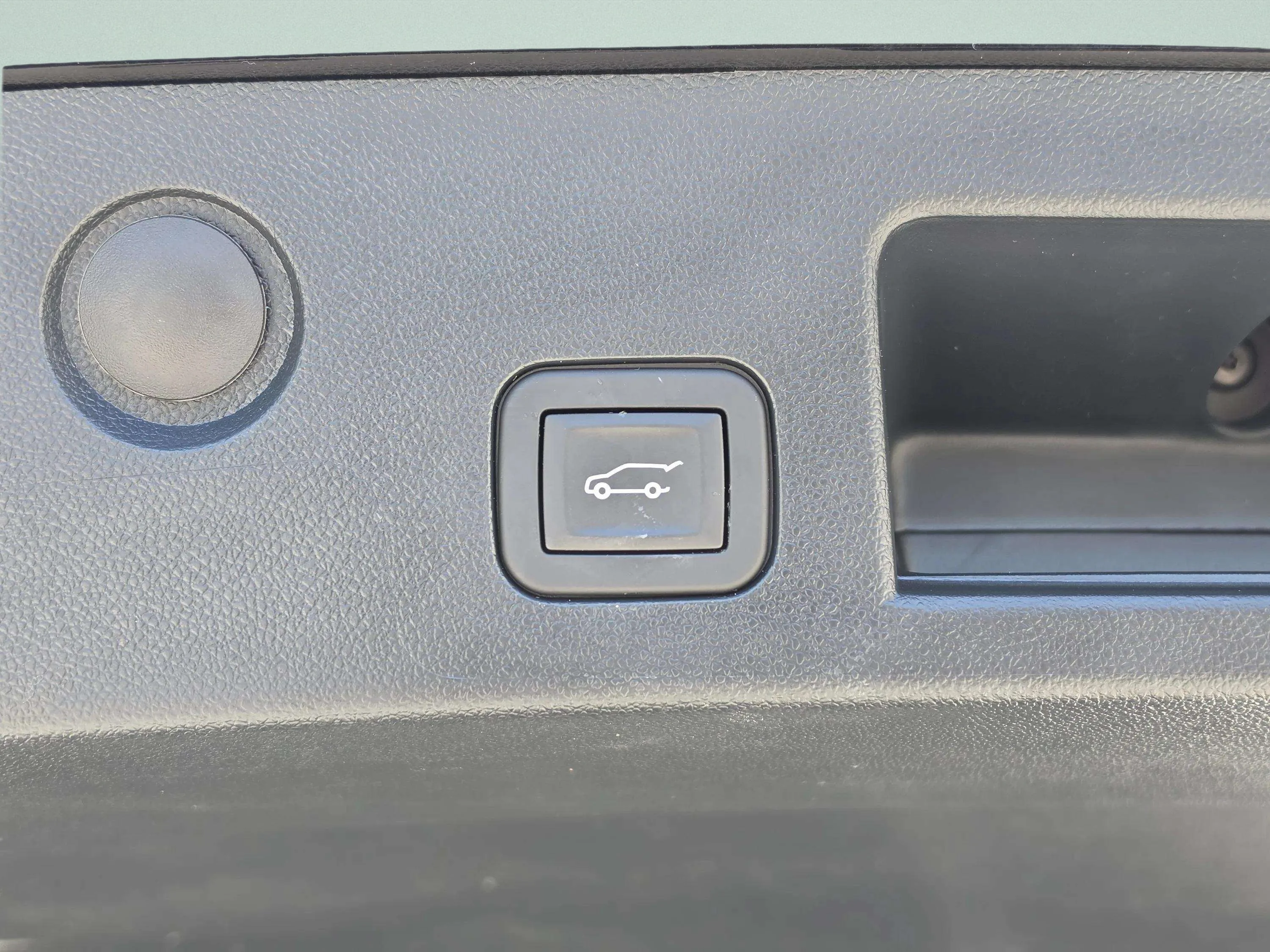 Used 2026 Mosaic Black Metallic Chevrolet FWD RS image 16