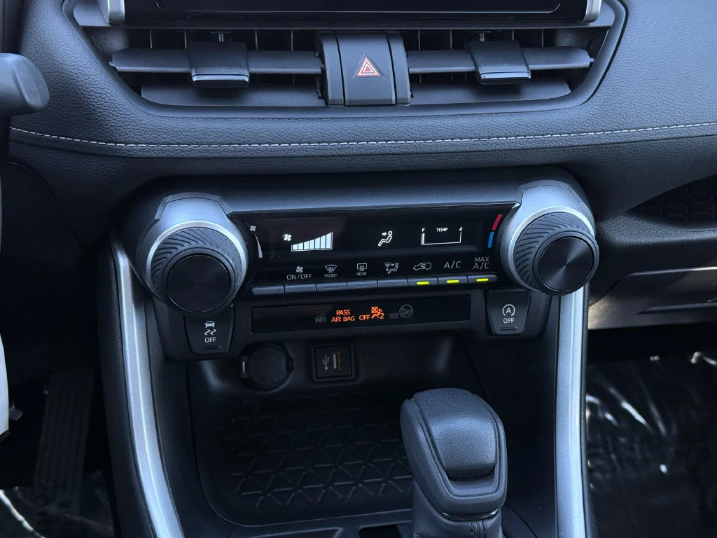 Used 2025  Toyota LE image 27