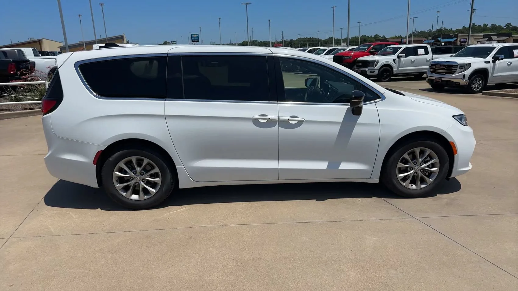 Used 2026 Bright White Clearcoat Chrysler Limited image 2
