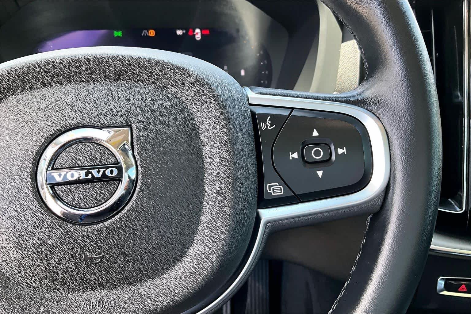 Used 2024 Onyx Black Metallic Volvo Core Dark Theme image 25