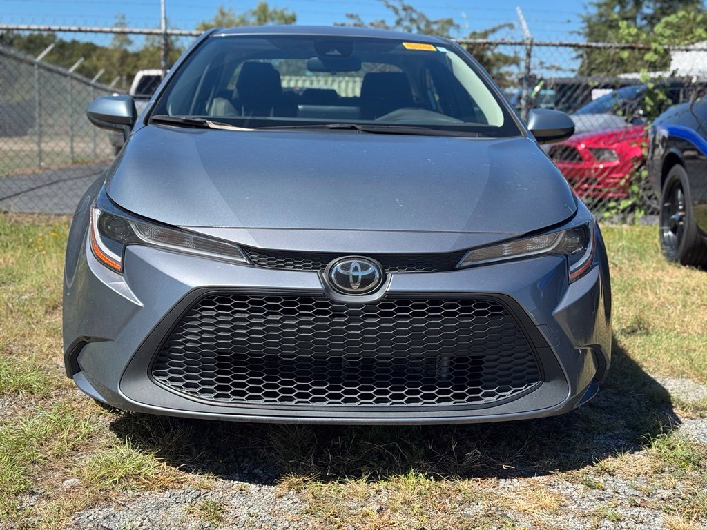 Certified Used 2022  Toyota LE image 3