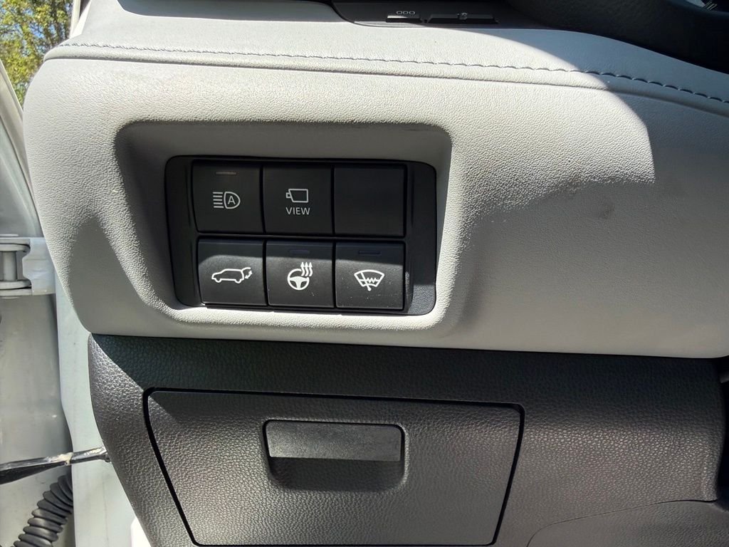 Used 2021 Blizzard Pearl Toyota Platinum image 18