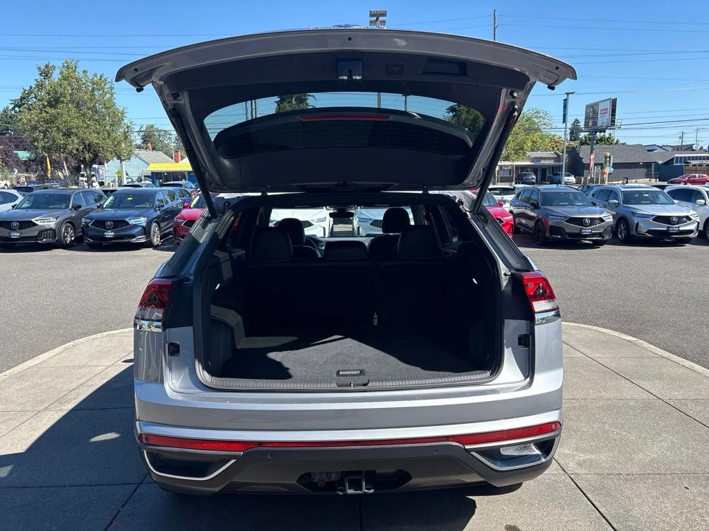Used 2024  Volkswagen 2.0T SE w/Technology image 8