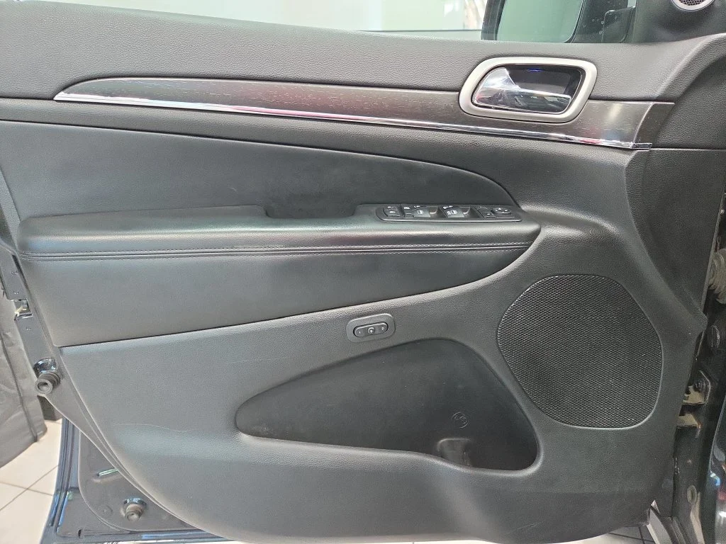 Used 2018 Black Jeep Limited image 33