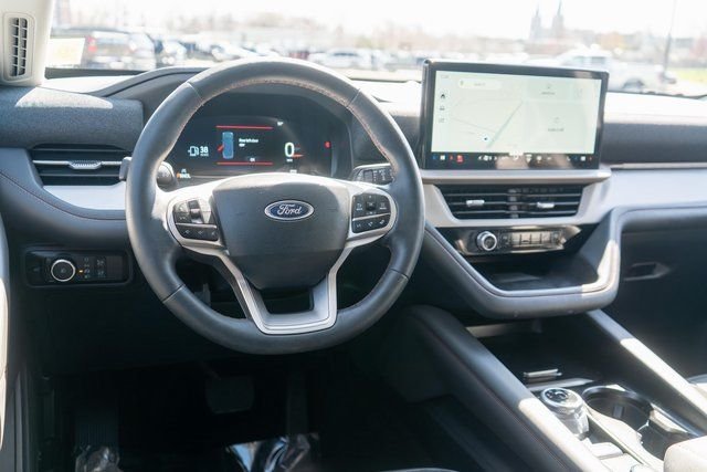 Used 2025 White Metallic Ford Active image 15