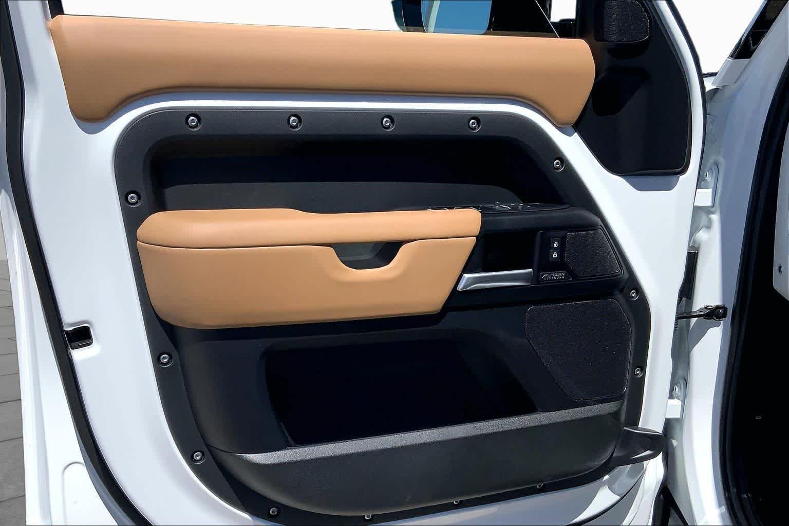 New 2026 Fuji White Land Rover X-Dynamic SE image 10