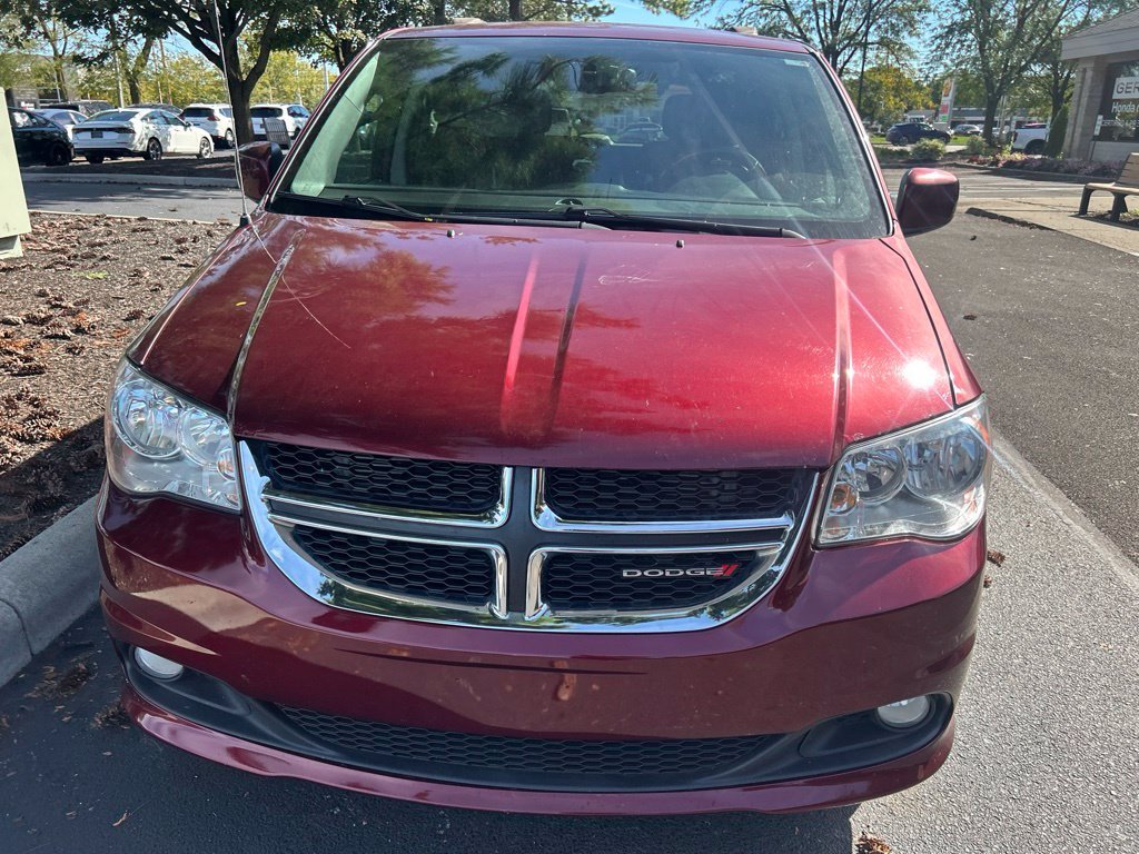 Used 2017 Red Dodge SXT image 3