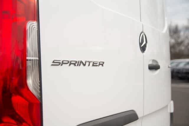 Used 2025 Arctic White Mercedes-Benz  image 17