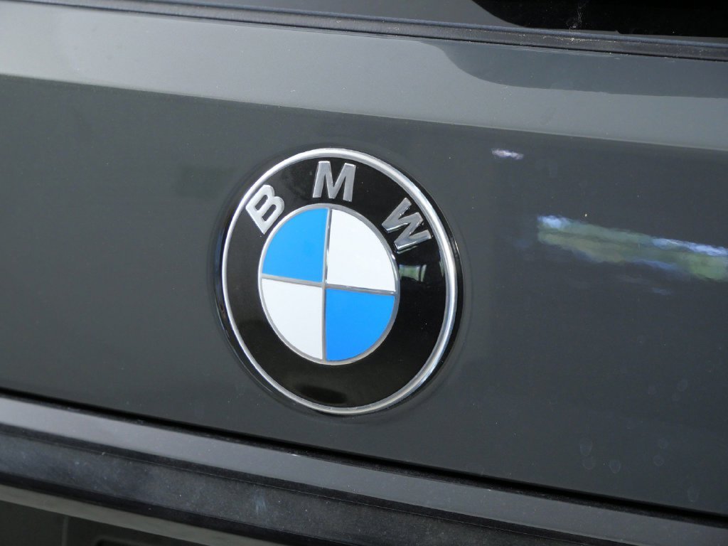 New 2027 Dravit Grey Metallic BMW xDrive40i image 11