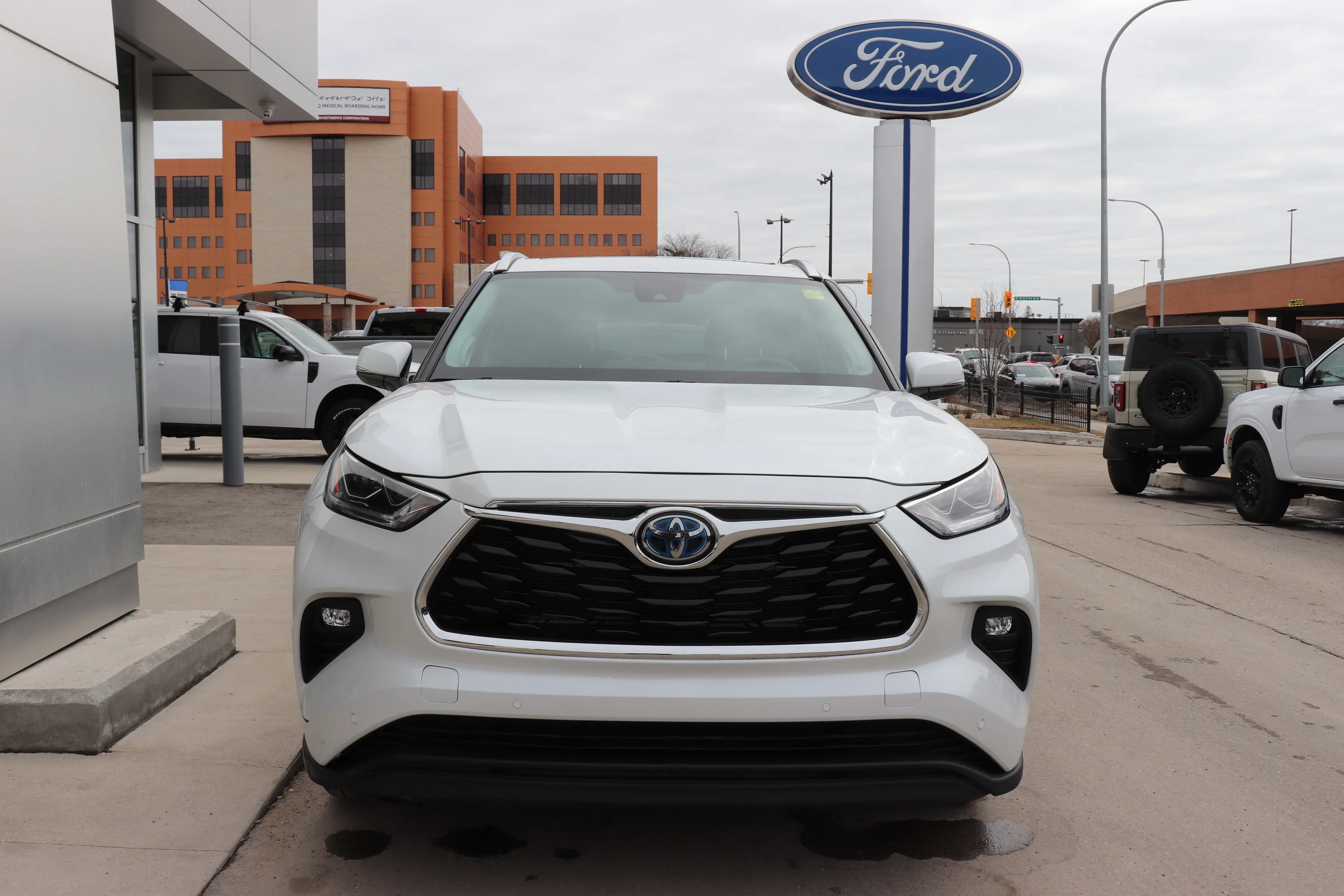 Used 2024 White Toyota Hybrid Limited image 2
