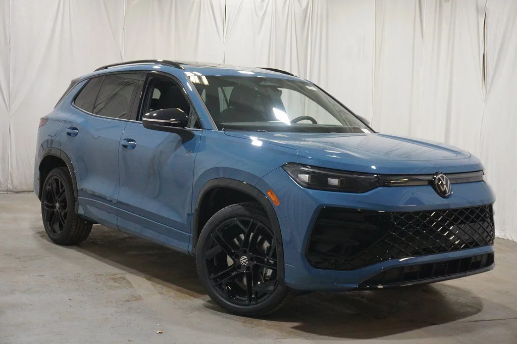 2026 Volkswagen Tiguan SE R-LINE BLACK - Photo 3
