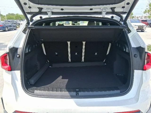 New 2026 Mineral White Metallic BMW xDrive28i image 6