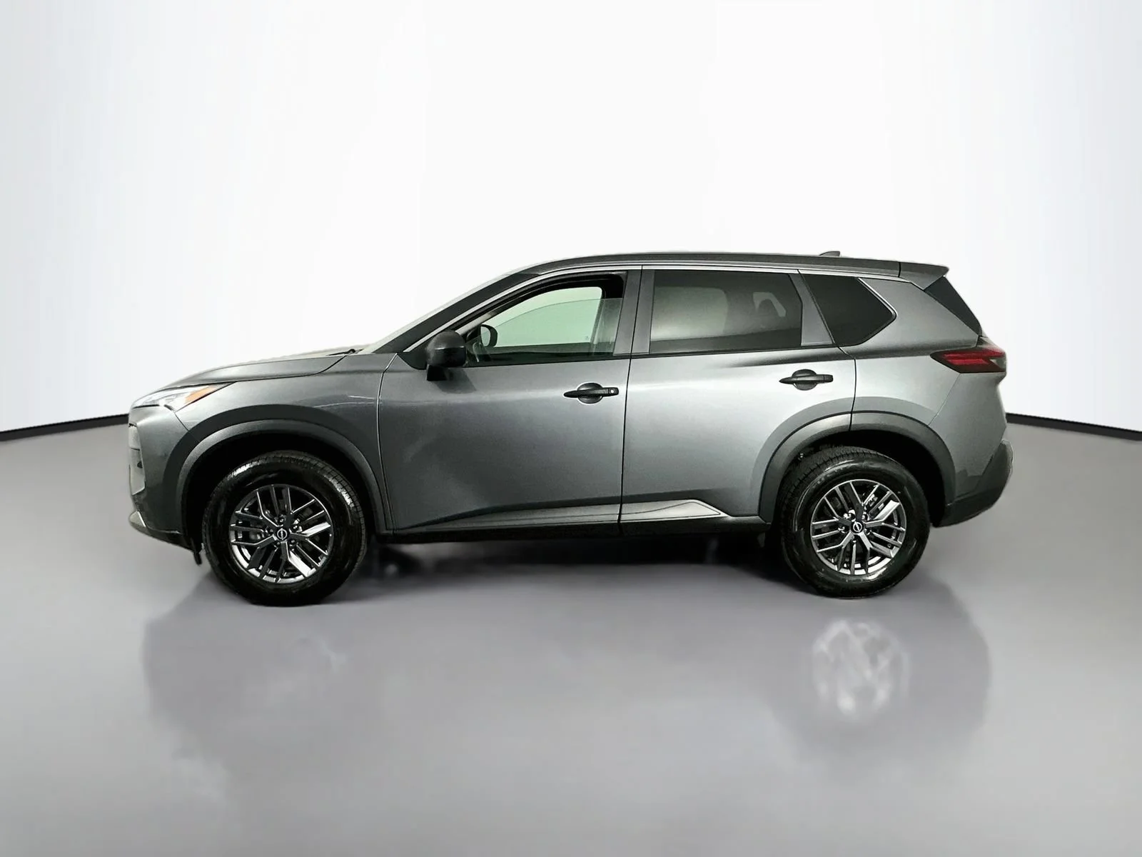 Used 2023 Gray Nissan S image 5