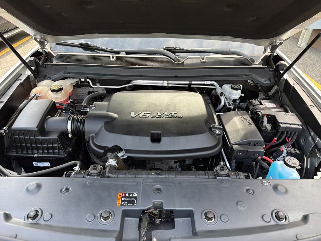 Used 2019 Silver GMC SLT image 24