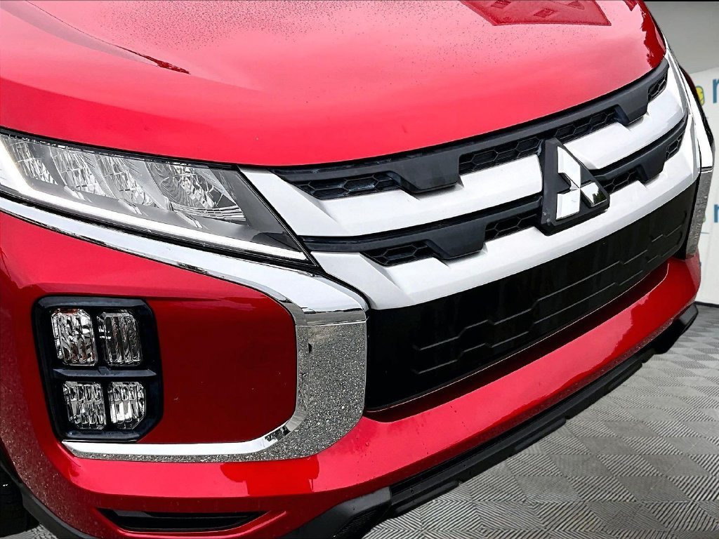 Used 2025 Black Mitsubishi 2.0 ES image 30
