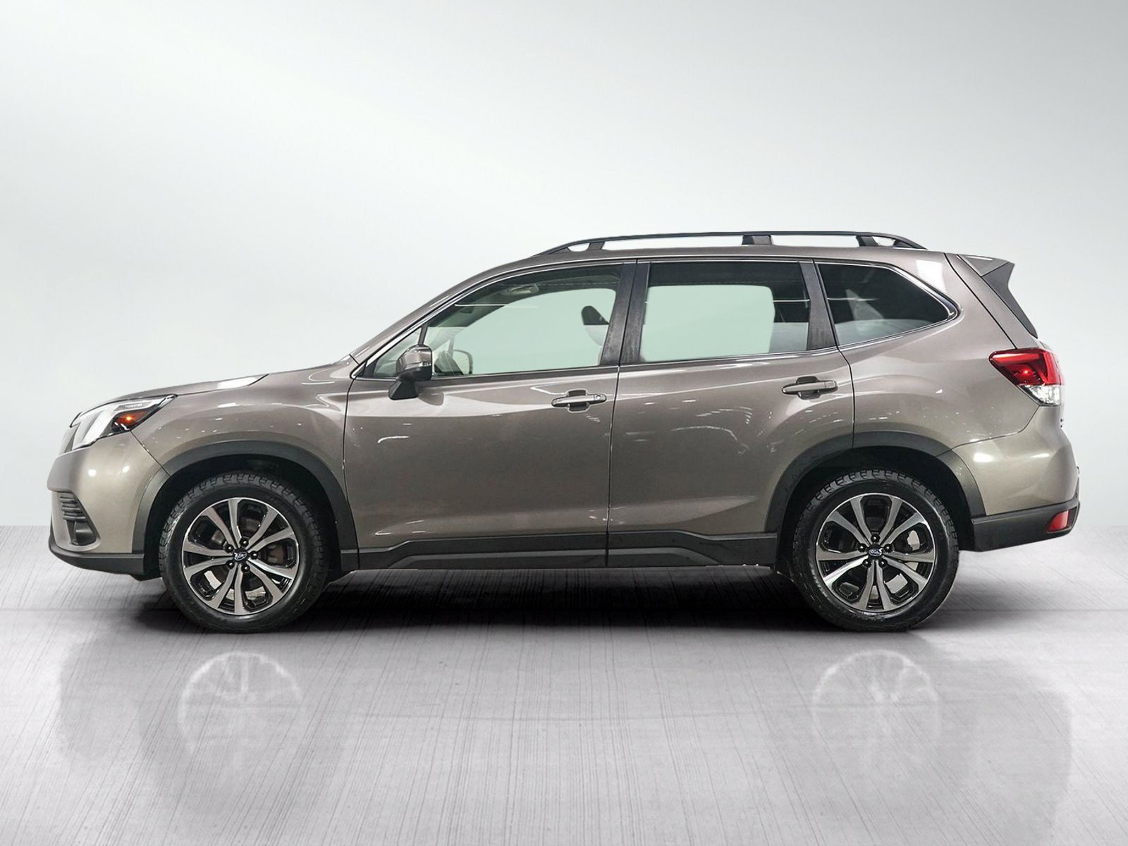 Used 2022 Subaru Forester Limited with VIN JF2SKAPC1NH491679 for sale in South Saint Paul, Minnesota