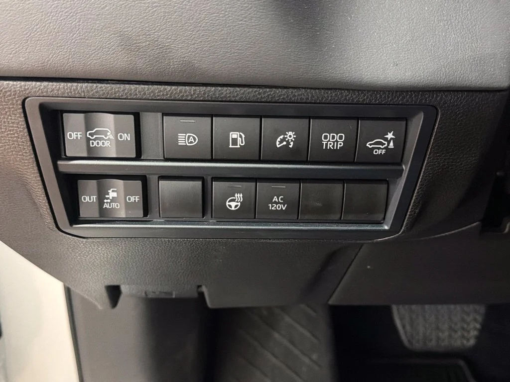 Used 2026 Wind Chill Pearl Toyota Platinum image 30