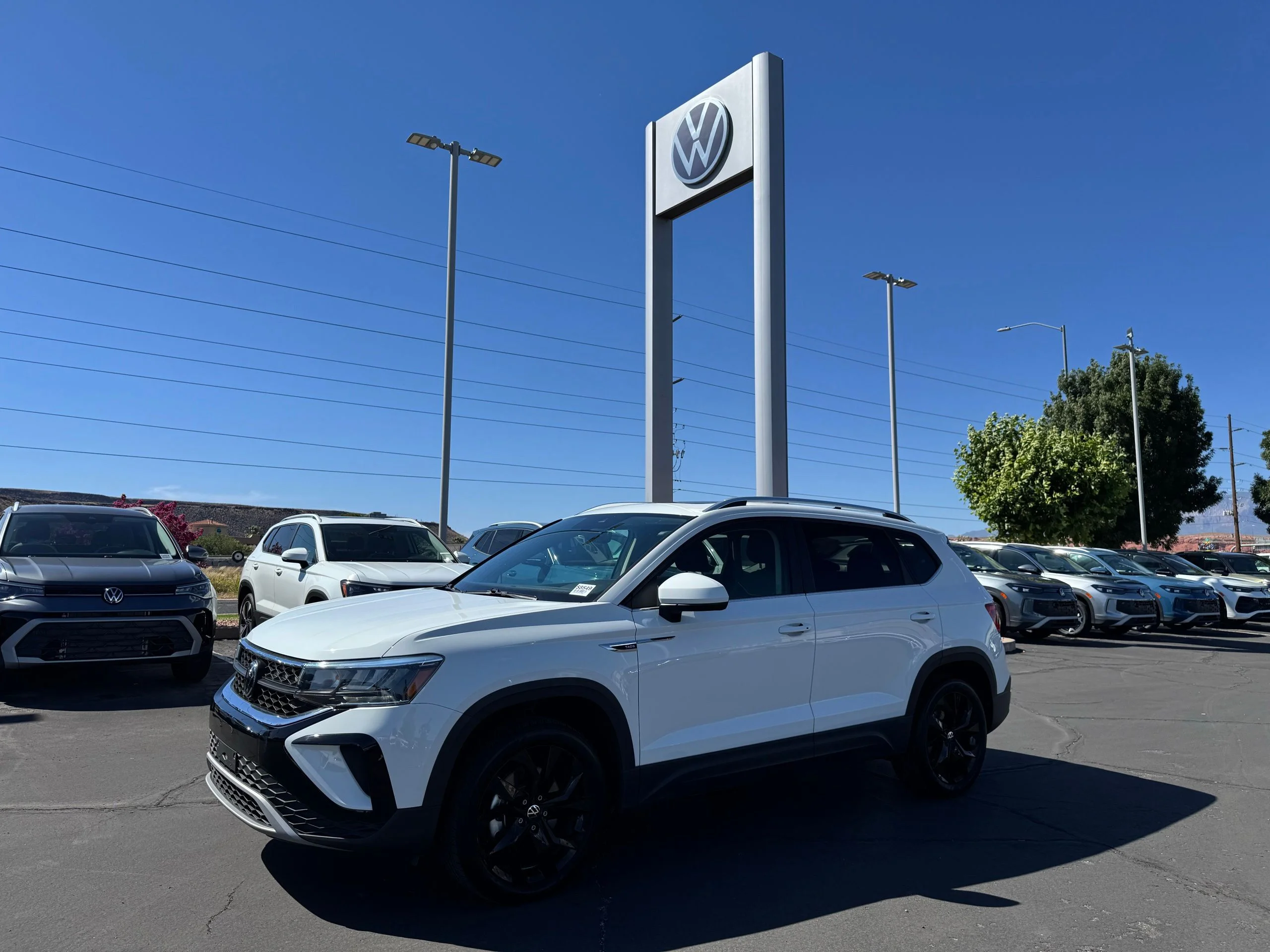 2023 Volkswagen Taos 1.5T SE's photo