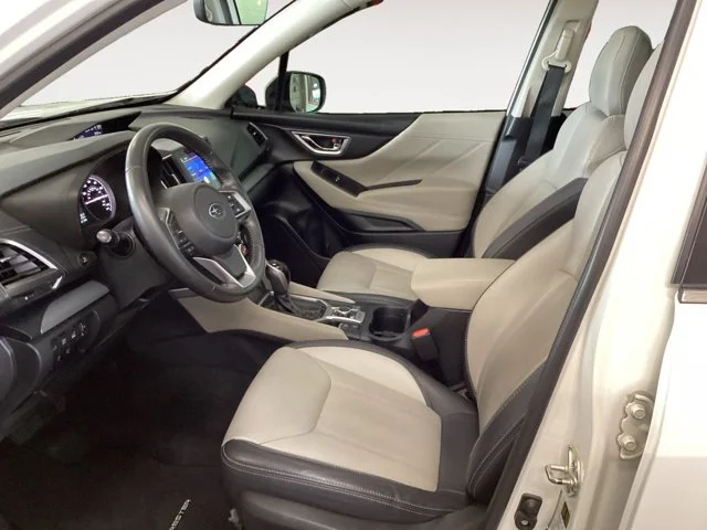 Used 2020 Crystal White Pearl Subaru Limited image 9