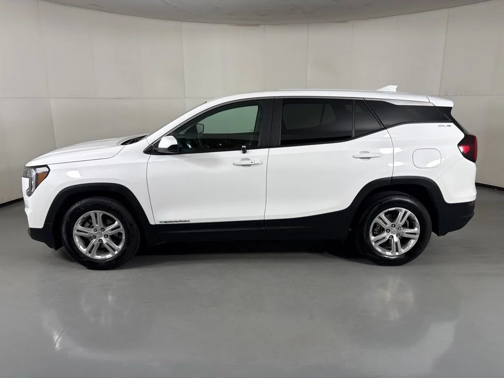 Used 2024 White GMC SLE image 6