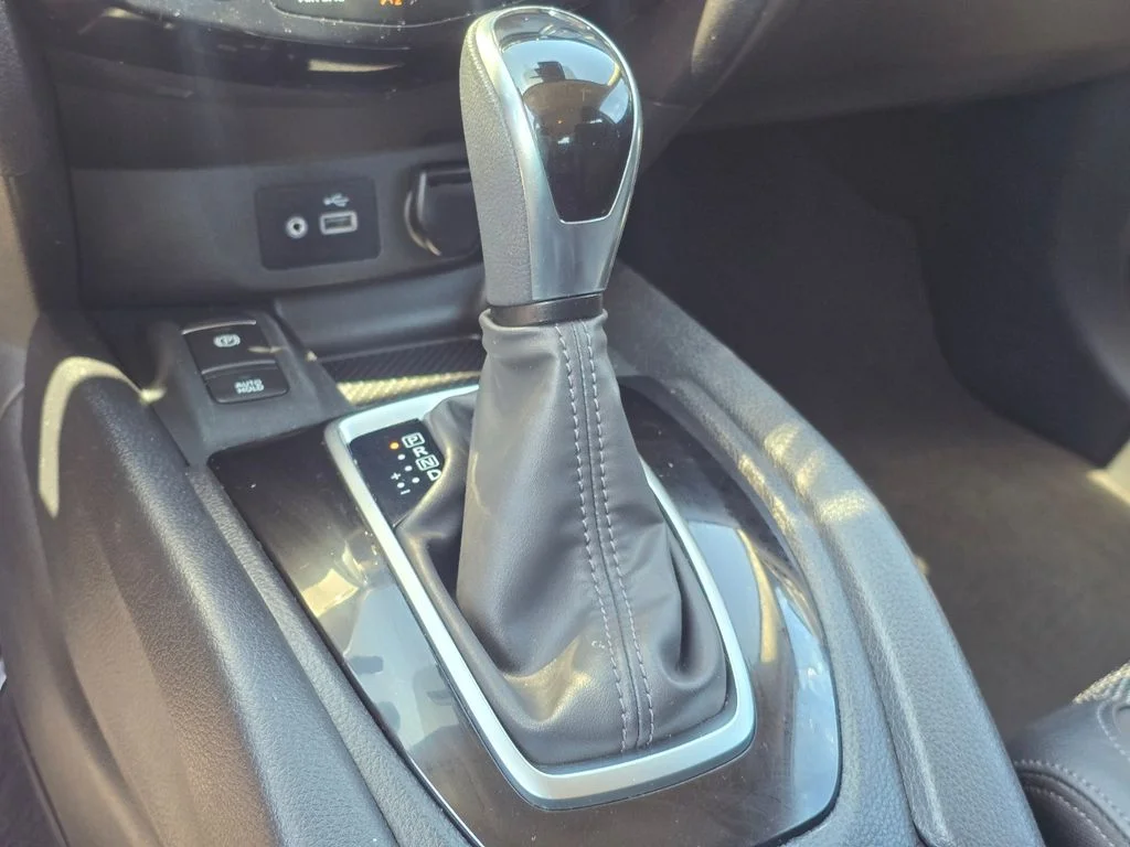 Used 2022 Silver Nissan SV image 22