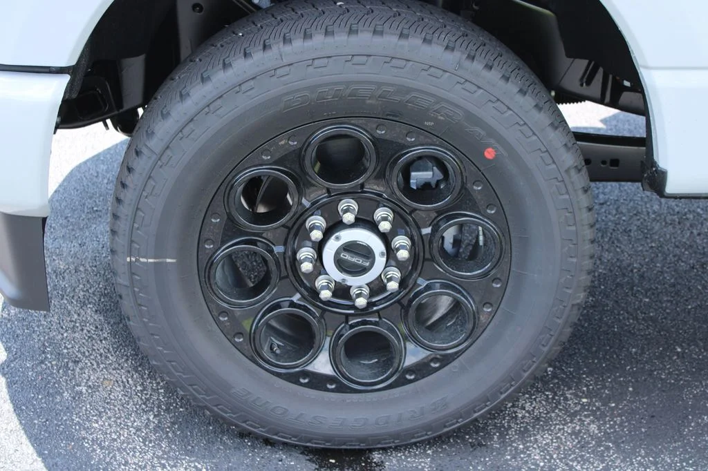 New 2026 Avalanche Ford F-350® XLT image 6