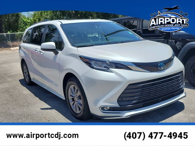 2023 Toyota Sienna XLE