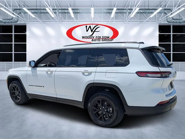 Used 2026 White Jeep Altitude image 5