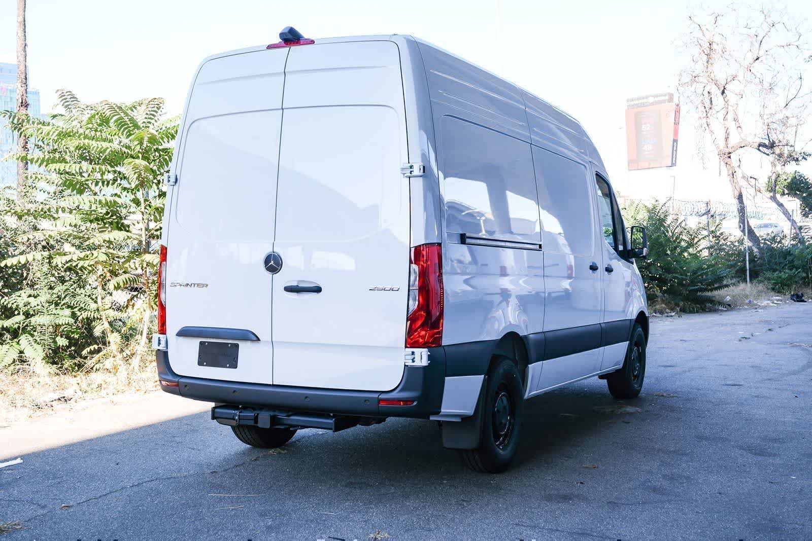 New 2026 Arctic White Mercedes-Benz Cargo 144WB High Roof RWD 2.0L I4 Diesel Turbo HO image 4