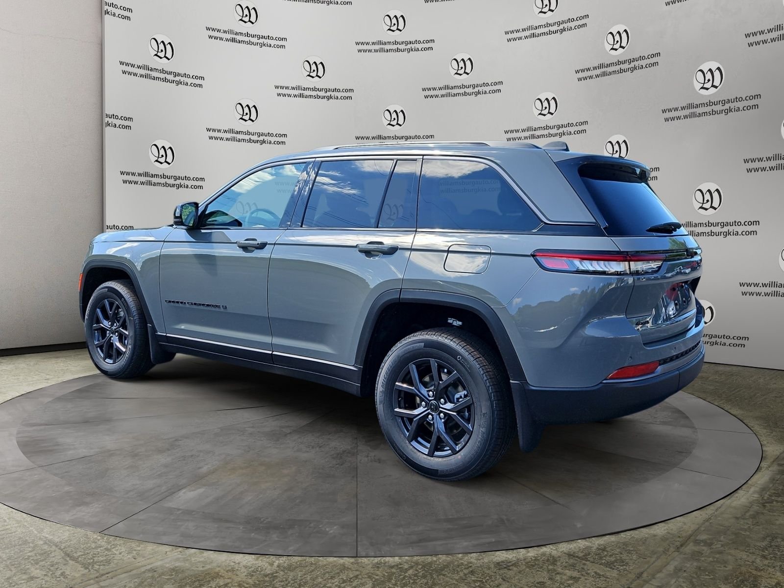 New 2027 Sting-Gray Clearcoat Jeep Laredo Altitude image 3