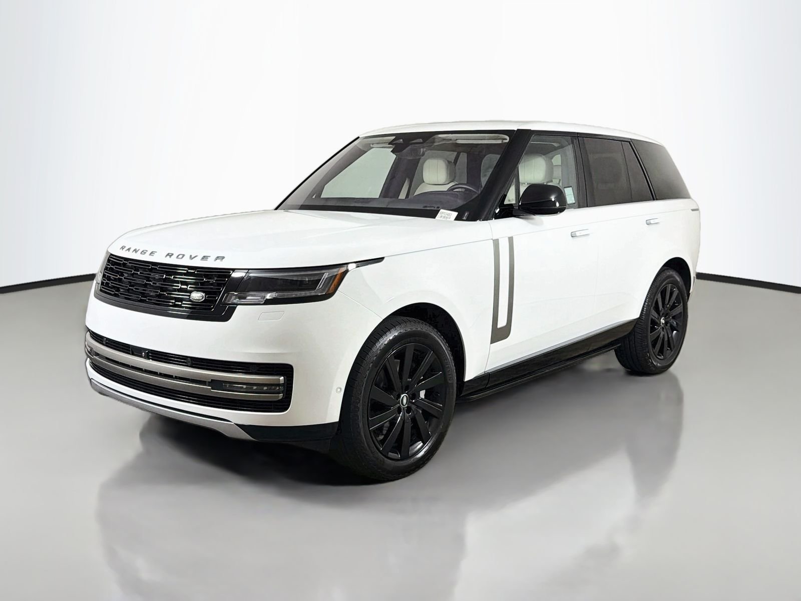 Used 2023 Fuji White Land Rover SE image 1