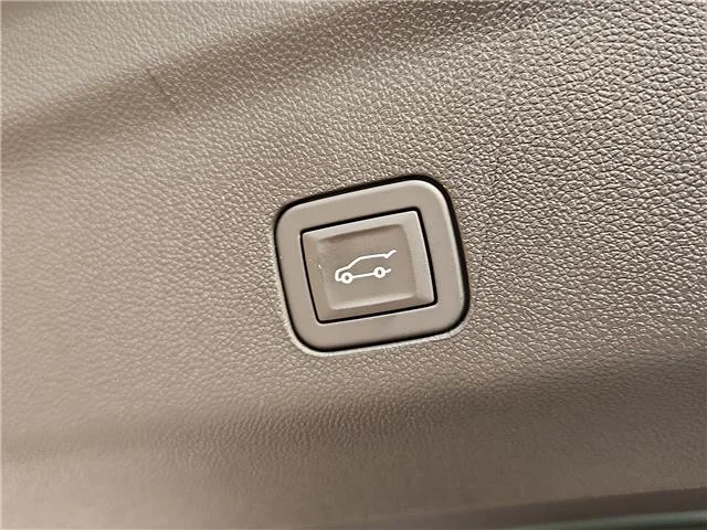 New 2027 G4J Polar White Chevrolet Premier 4x4 image 9