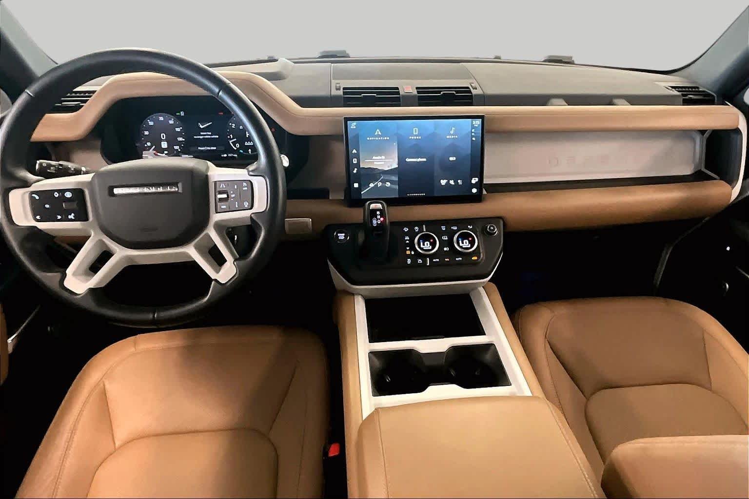 Used 2025 Fuji White Land Rover X-Dynamic SE image 14