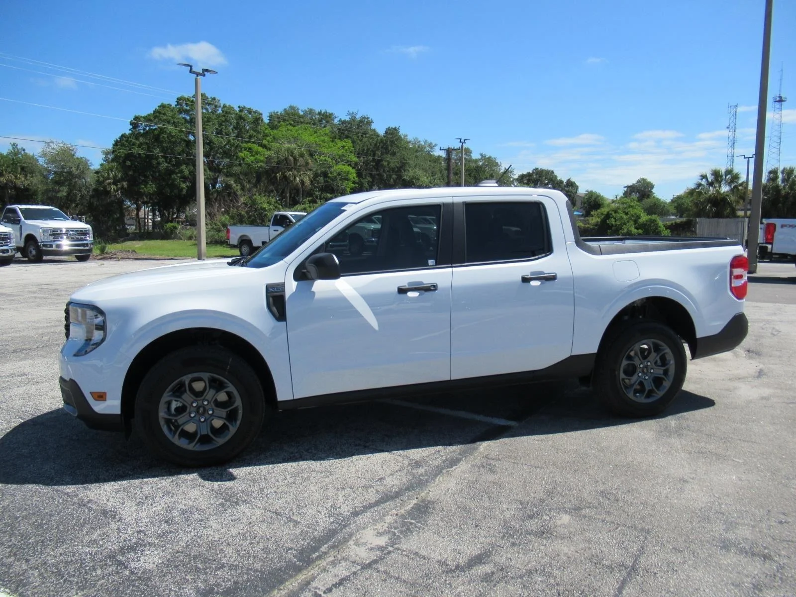 New 2026 Oxford White Ford XLT image 4