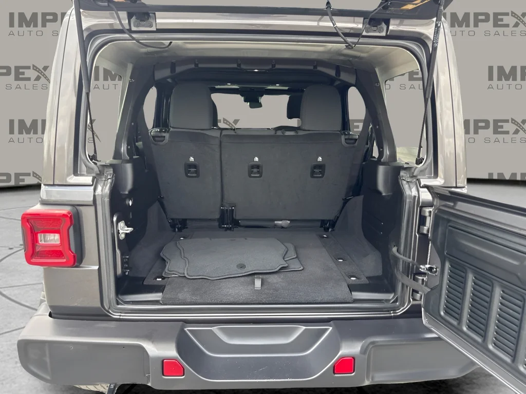 Used 2025 Gray Jeep Sahara image 27